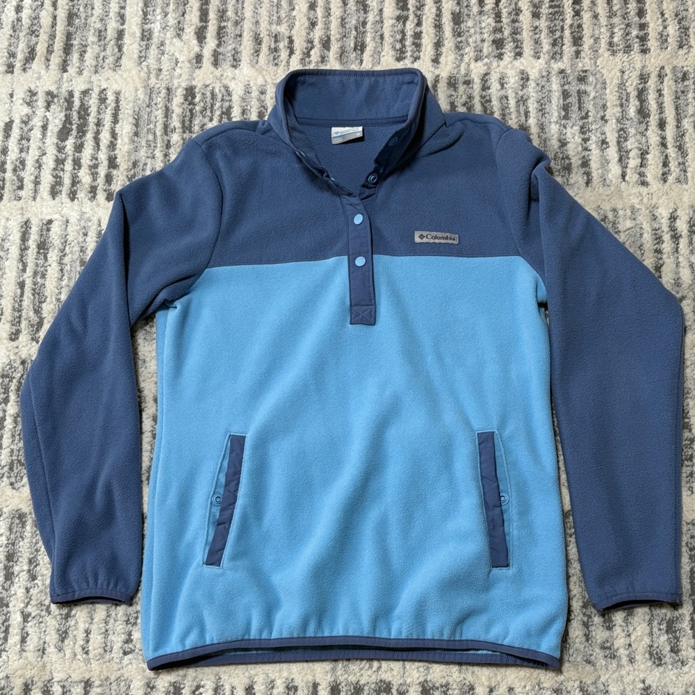 Columbia Women’s Two-Tone Blue Crewneck 4 button Fleece